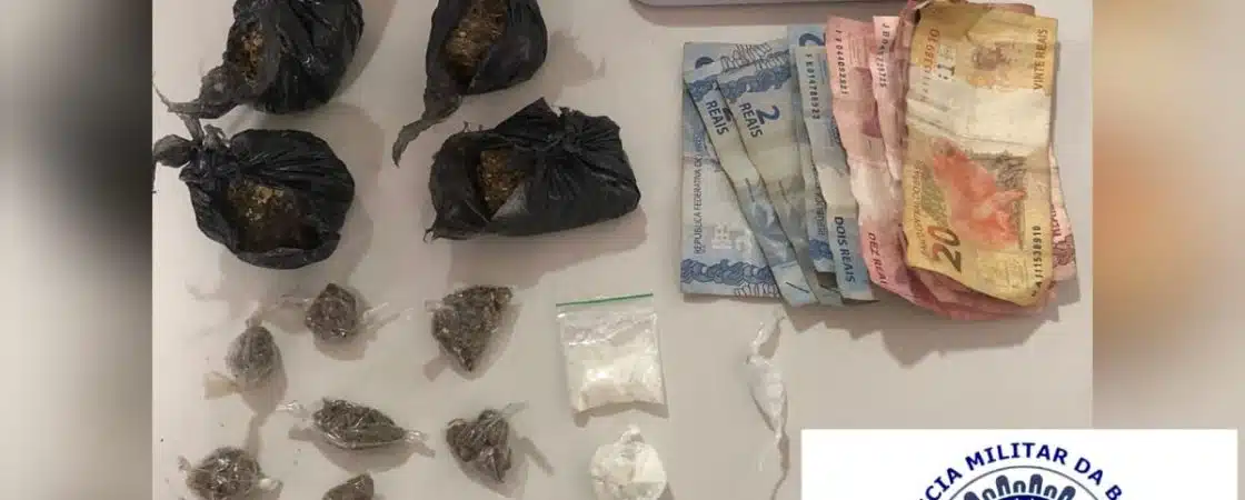 Comércio de drogas em Camaçari: Homem joga sacola com maconha e cocaína em matagal para fugir da PM no Phoc