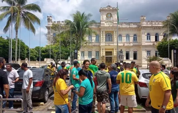 Em ‘boicote’ à Copa, bolsonaristas trocam o verde e amarelo pelo preto