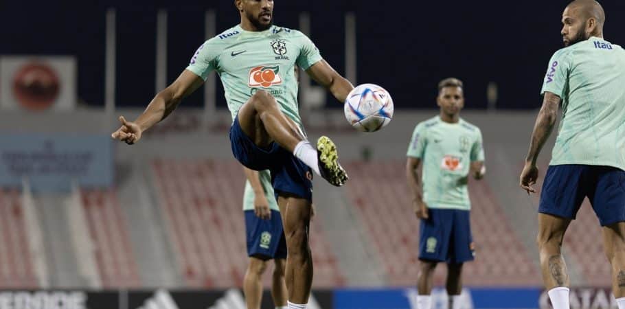 Sem Neymar e Danilo, Tite revela provável escalação do Brasil contra a Suíça