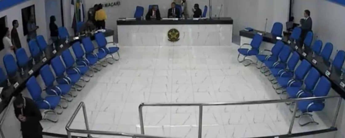 Sessão da Câmara de Camaçari é suspensa por falta de vereadores