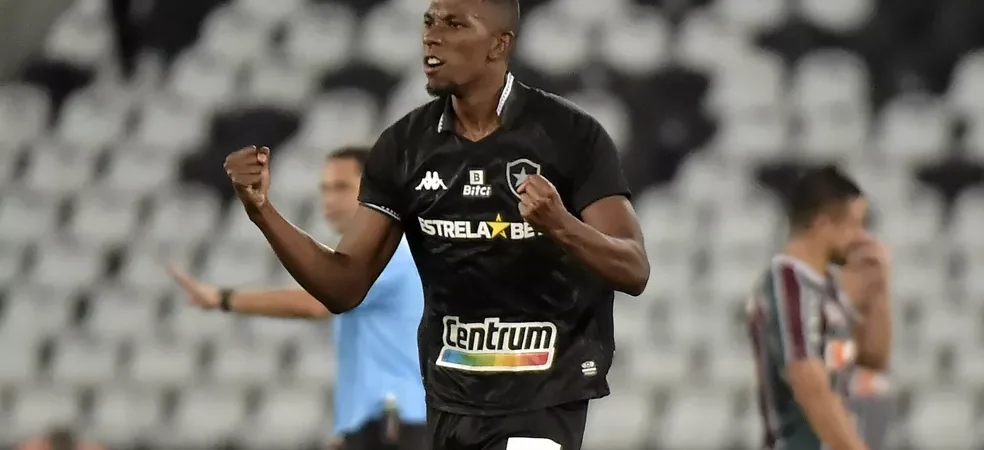 Bahia tenta contratação de zagueiro destaque na base do Botafogo