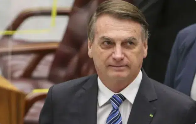 Jair Bolsonaro adia viagem por motivos financeiros