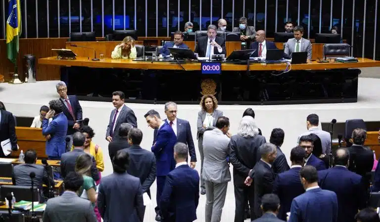 Em 2º turno, Câmara aprova PEC que possibilita Bolsa Família de R$ 600