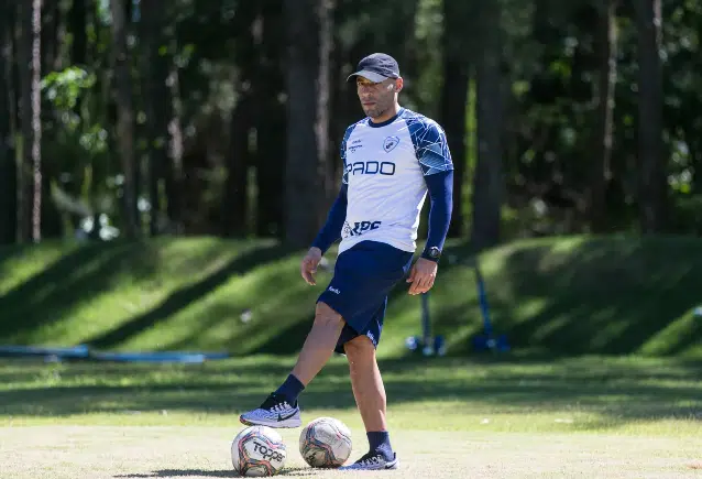 Filho de Pelé lamenta não poder estar com o pai no hospital