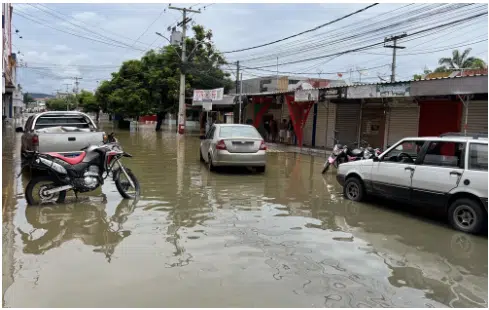 Cidade baiana fica debaixo d’água após rio transbordar por causa das fortes chuvas
