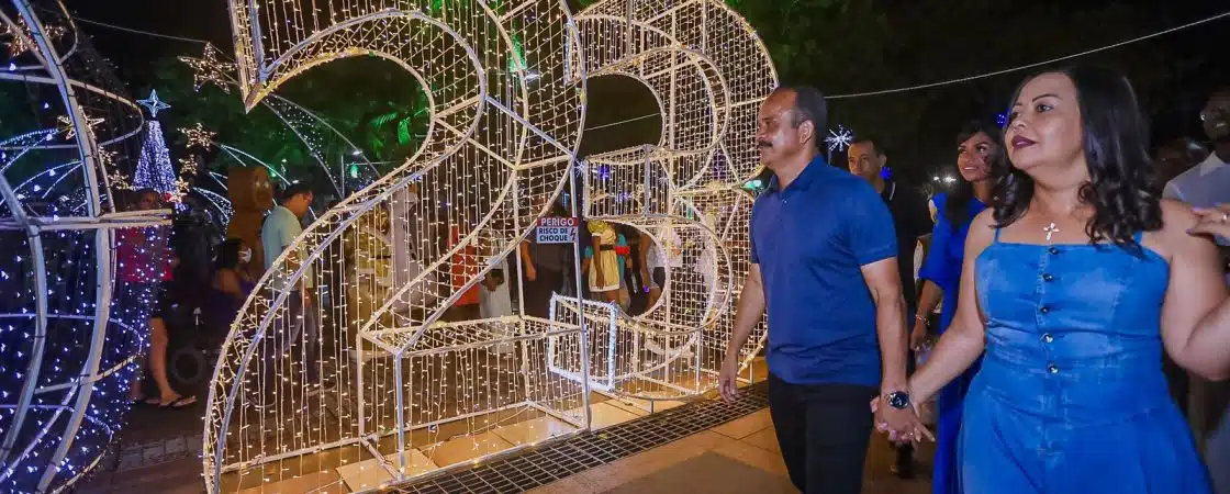 Natal de Luz é oficialmente aberto na Praça Abrantes