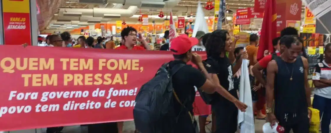 Salvador: Manifestantes ocupam supermercado em protesto contra a fome; ASSISTA