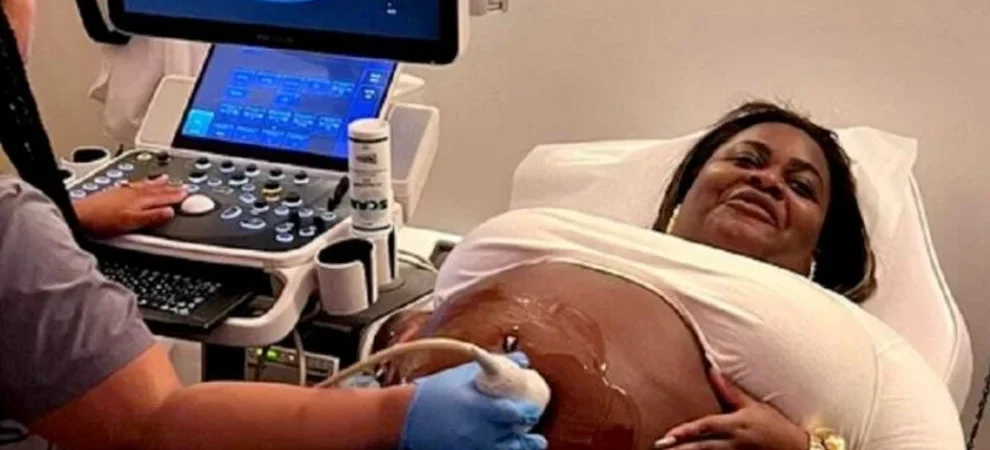 Após vidente prever gravidez, Jojo Todynho compra enxoval e faz ultrassom