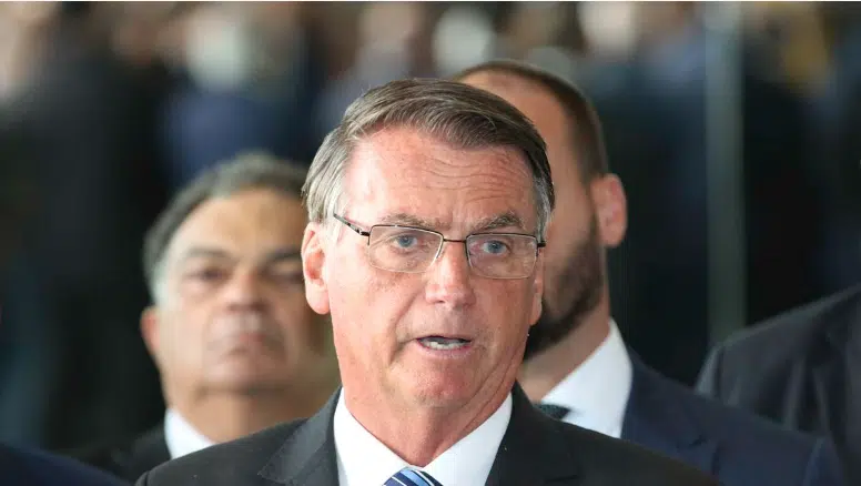 Na mira da PF, Bolsonaro diz que ‘não existe adulteração no cartão de vacinação’