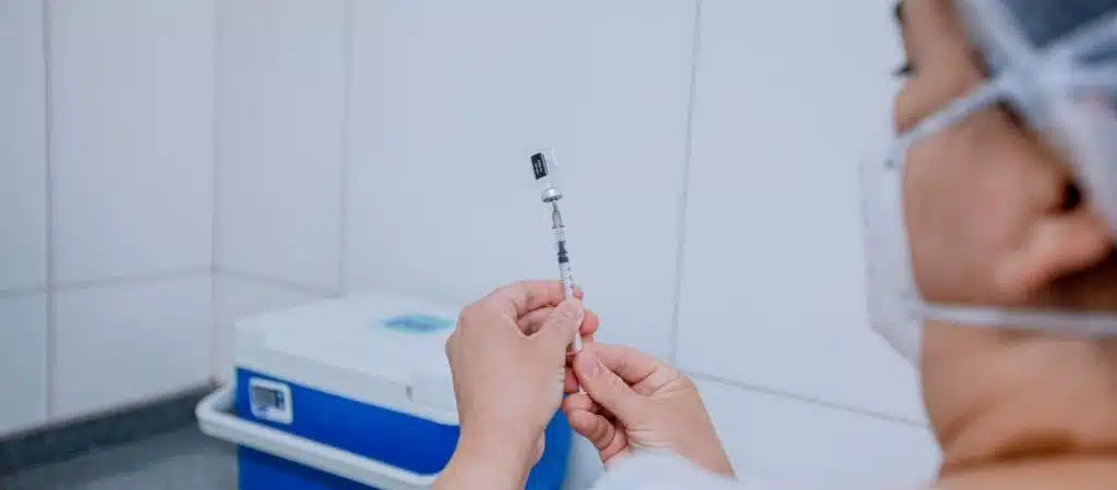 Camaçari: Vacinação contra Covid-19 é suspensa para crianças de 3 a 11 anos por falta de doses