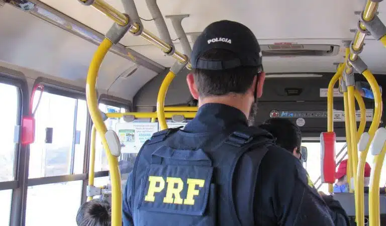 Importunação: Homem é preso suspeito de se masturbar em ônibus