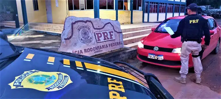 Pai acusado de sequestrar os próprios filhos é preso pela PRF na Bahia