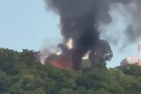 Salvador: Incêndio atinge galpão da Embasa no bairro do Cabula