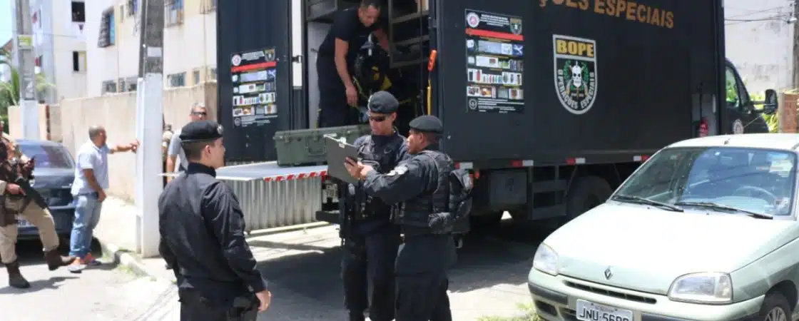Polícia fecha viaduto após encontrar artefato com ameaças para Lula, em Feira de Santana