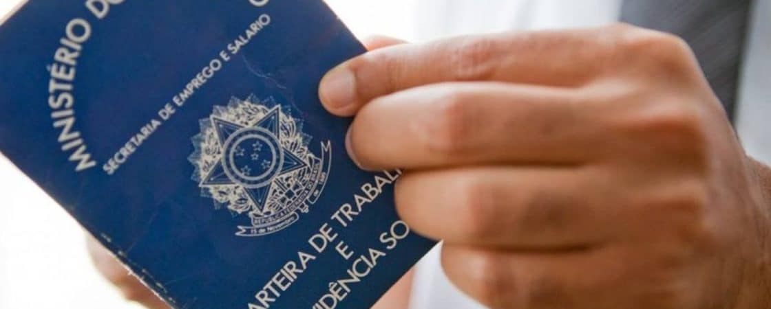 Brasil criou 2 milhões de vagas com carteira em 2022