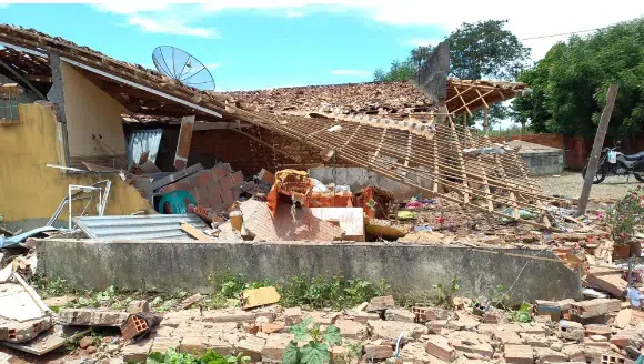 Casa que armazenava fogos no interior da Bahia explode com pelo menos cinco pessoas dentro