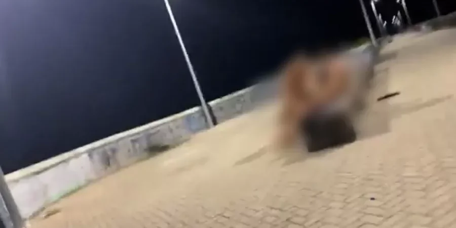 Homens e mulher são flagrados durante ato sexual em praia; polícia investiga