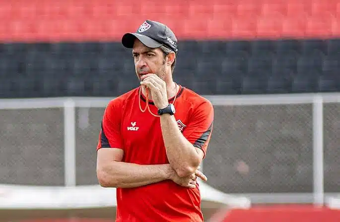 João Burse não é mais treinador do Vitória