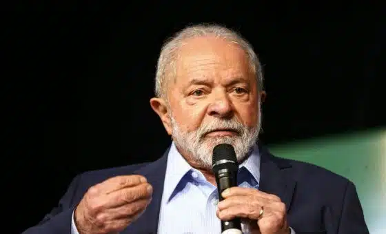 Lula interompe folga na Bahia e vai a São Paulo acompanhar trabalhos após temporal
