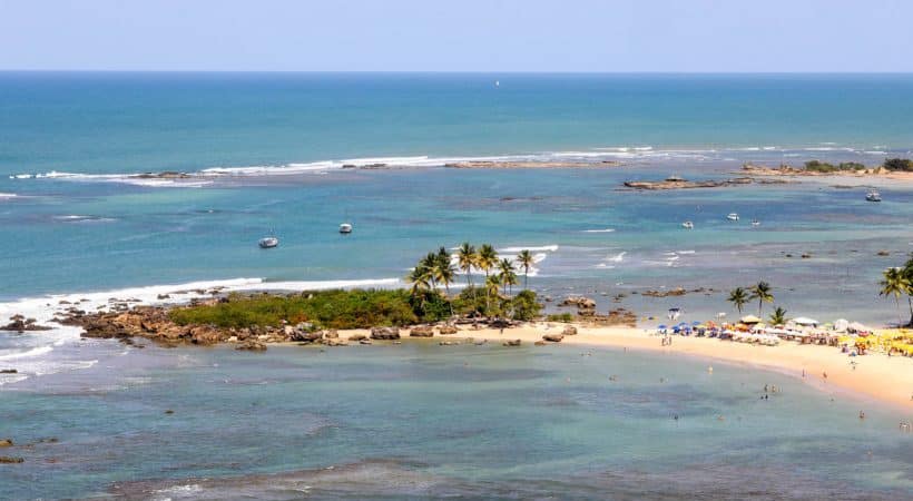 Mulher morre após canoa naufragar na Bahia