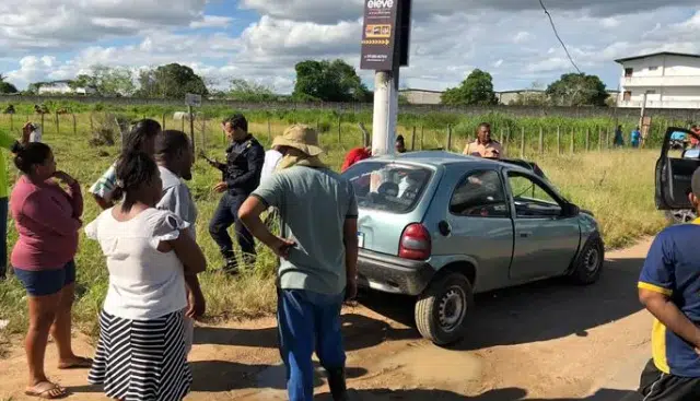 Pastor evangélico morre após bater carro em poste em rodovia na BA