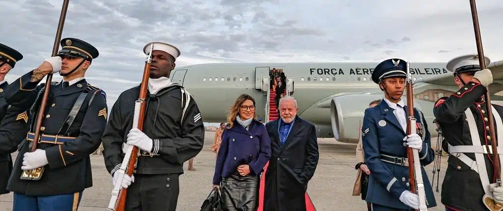 Lula chega aos Estados Unidos para reunião com presidente Joe Biden
