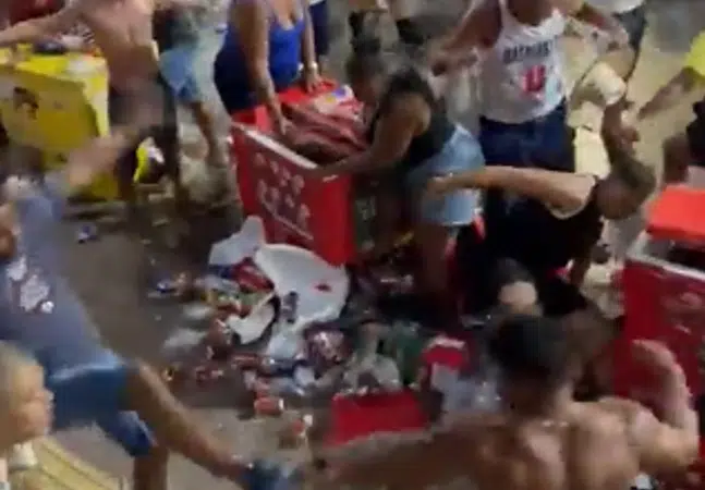 VÍDEO: Quebra-pau é registrado em festa pré-Carnaval de Salvador