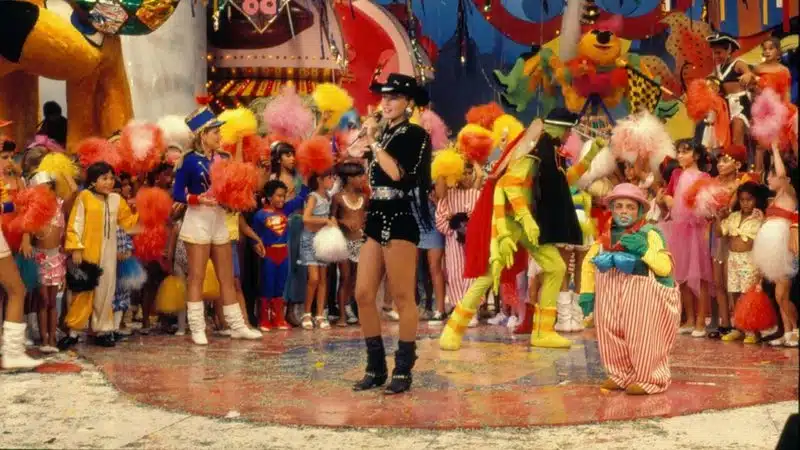 Xou da Xuxa será reprisado em março e apresentadora teme cancelamento nas redes