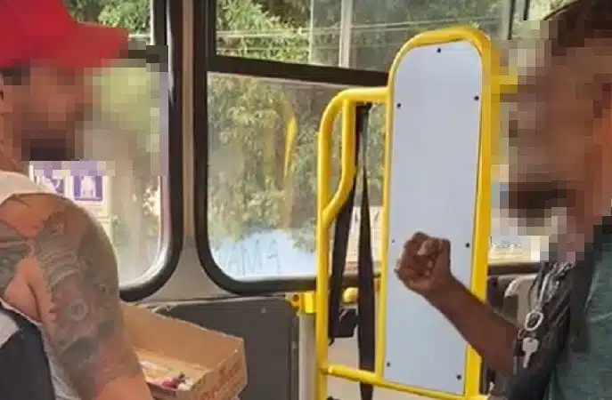 VÍDEO: Cadeirantes brigam dentro de ônibus e confusão assusta passageiras