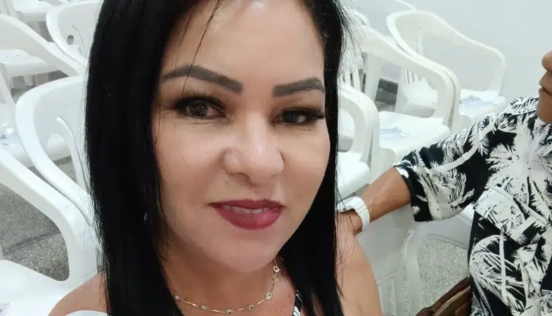 Suspeita de matar mulher a facadas no Mercado de Simões Filho se apresenta à polícia a qualquer momento