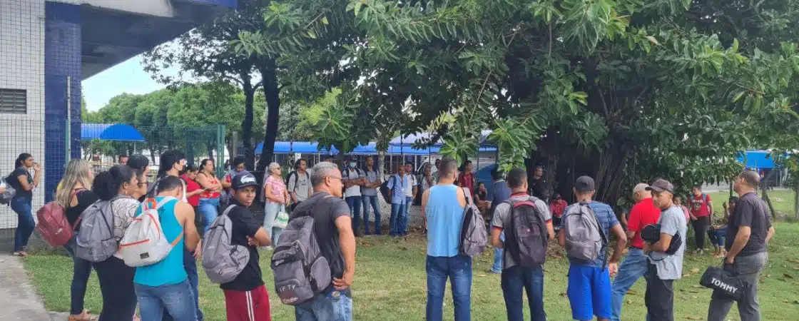 Camaçari: Trabalhadores de refeitório se mobilizam no Polo e não descartam greve