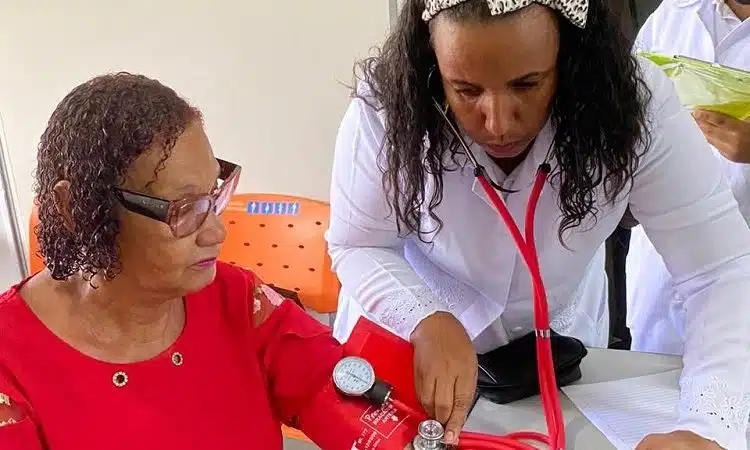 Ação em Camaçari destaca dia de prevenção e combate à hipertensão