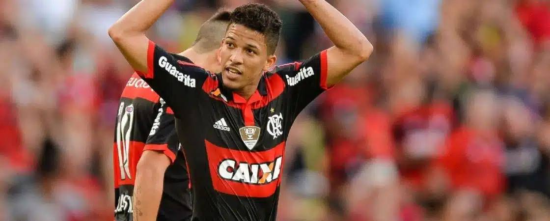 Atacante revelado pelo Flamengo é anunciado como novo reforço de clube da Série B do Baiano