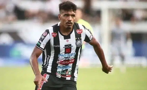 Bahia encaminha contratação de atacante que estava no futebol paranaense