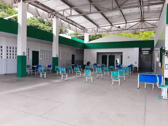 Bandidos assaltam escola municipal em Camaçari