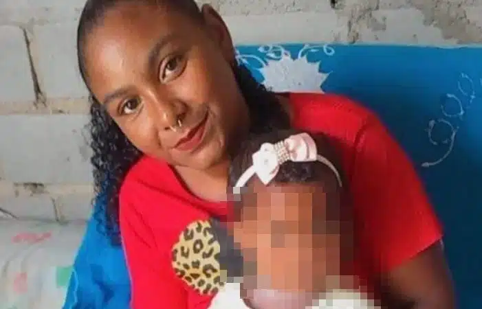Criança morre após ser baleada no colo da mãe no sul da Bahia