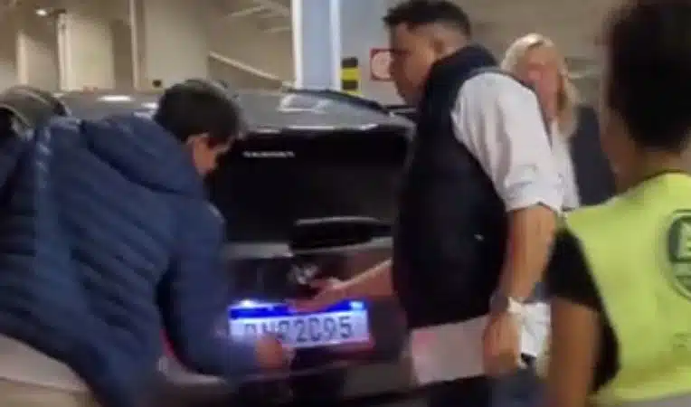 Homem é flagrado saindo do porta-malas do carro de Ronaldo ‘Fenômeno’