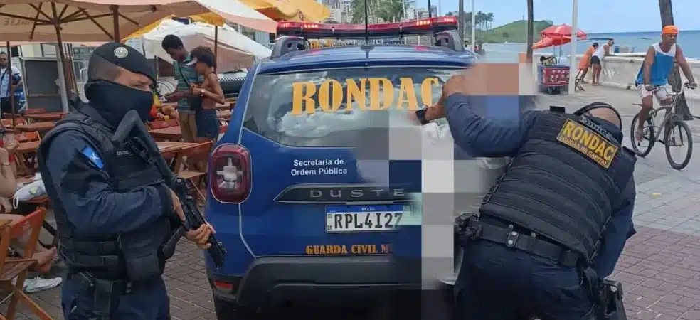 Homem é preso após importunar mulher em bar de Salvador