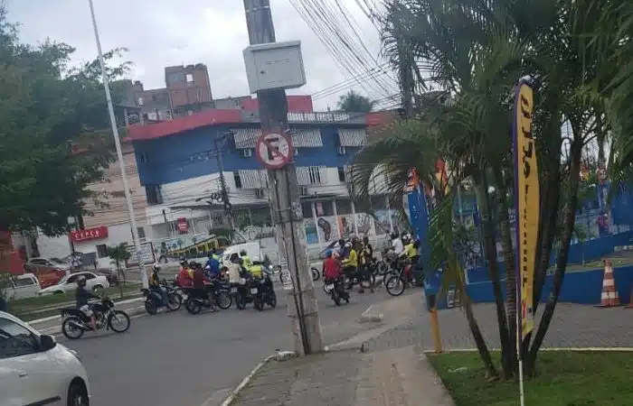 Motociclistas fazem manifestação após colega ser executado no Subúrbio de Salvador