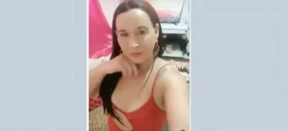 Mulher trans morre após ter seu corpo queimado pelo ex-companheiro