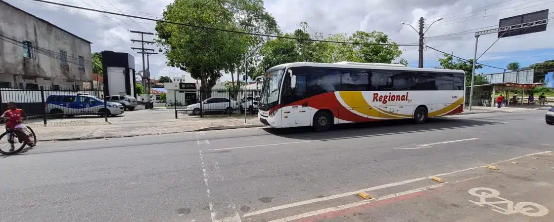 Ônibus Regional é assaltado por bandidos armados em Camaçari