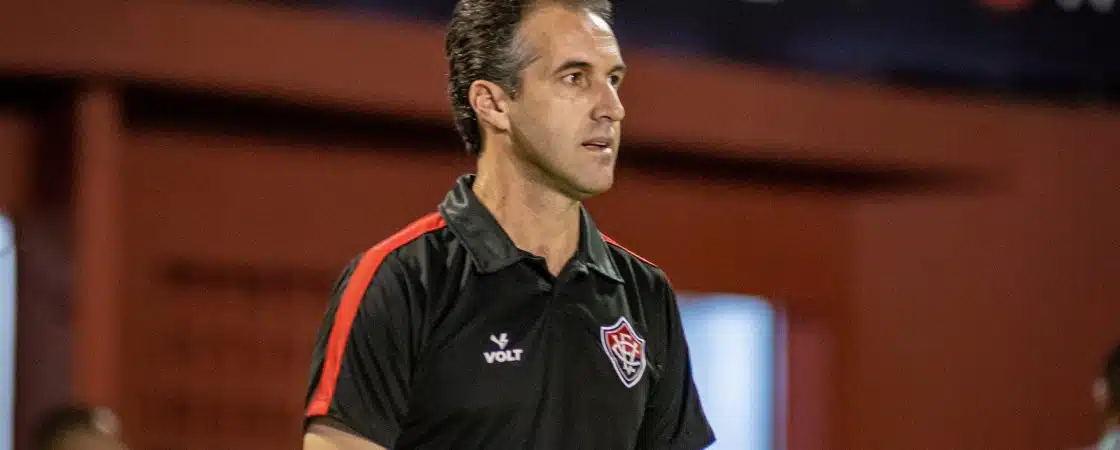 Treinador Léo Condé elogia atuação do Vitória contra o Londrina