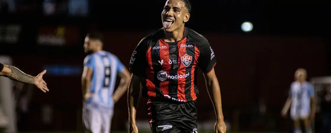 Adaptado a Salvador, atacante Zé Hugo destaca empenho da equipe após momentos de desconfiança