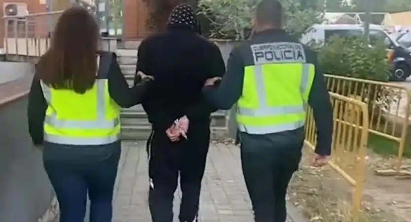 Justiça espanhola toma atitude contra homens presos após racismo contra Vini Jr