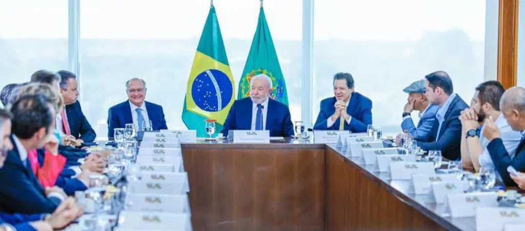 Lula anuncia corte de impostos e carros devem ficar mais baratos