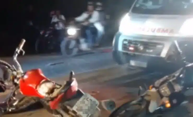 Mulher sofre fratura na perna após batida entre motos em Arraial d’Ajuda