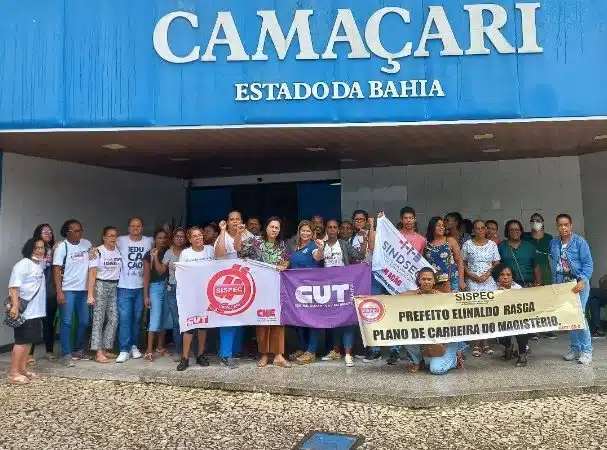 Camaçari: Justiça proíbe sindicato dos professores de ocupar prédios públicos