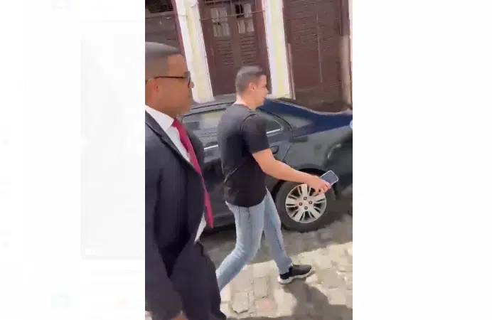 VÍDEO: Marcelo Castro é flagrado na Delegacia de Estelionato em Salvador