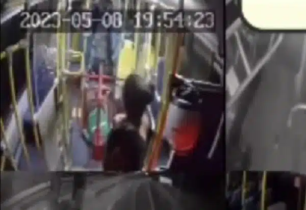 Vídeo mostra momento em que professor de boxe é baleado durante assalto em Camaçari