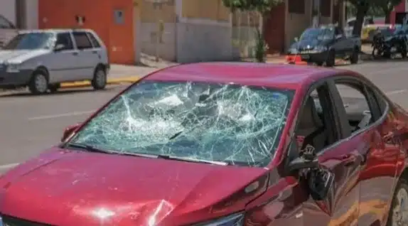 Motoristas de aplicativo que não aderiram ao protesto tiveram seus carros vandalizados em Salvador